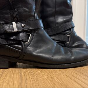 Relaxed Luxury Rebel Knee-High Leather Boots with Zipper Detail